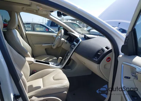 2011 Volvo Xc60 3.2/3.2 R-Design from USA, damaged, VIN YV4940DL2B2155637